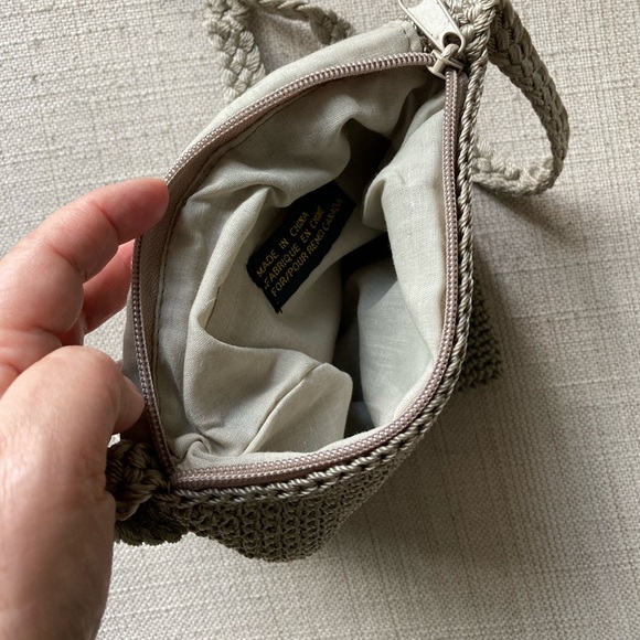 Crochet Crossbody Bag, Zipper Closure Sage Beige, Braided Strap, NWOT, Boho - Picture 5 of 6